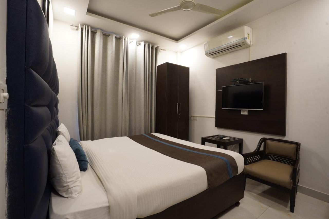 Park Studio Dlf Phase 2, Cyber City, Gurgaon Exteriör bild