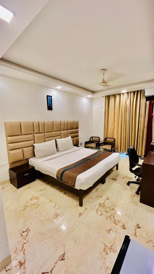 Park Studio Dlf Phase 2, Cyber City, Gurgaon Exteriör bild
