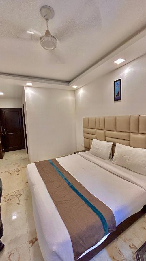 Park Studio Dlf Phase 2, Cyber City, Gurgaon Exteriör bild