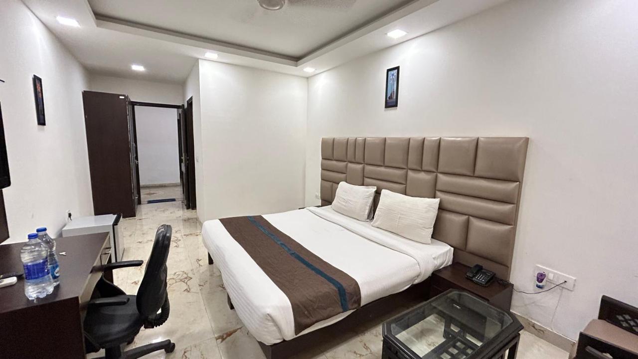Park Studio Dlf Phase 2, Cyber City, Gurgaon Exteriör bild