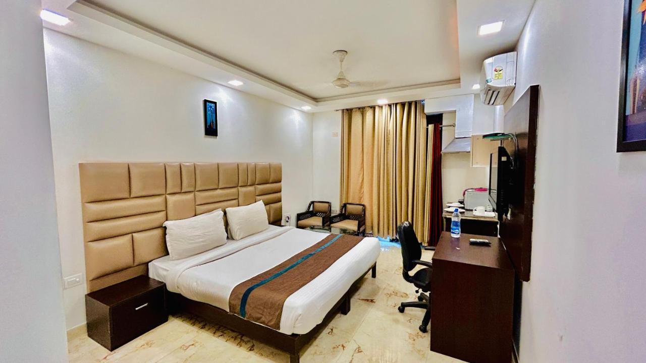 Park Studio Dlf Phase 2, Cyber City, Gurgaon Exteriör bild
