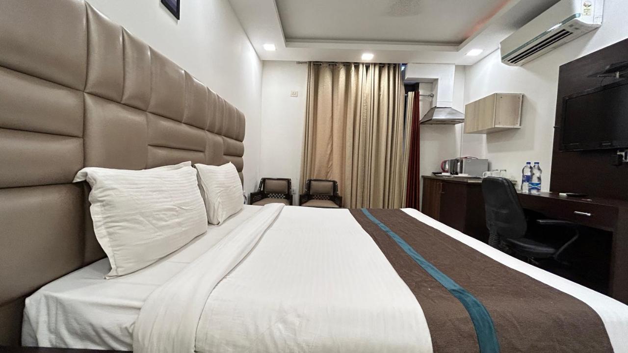 Park Studio Dlf Phase 2, Cyber City, Gurgaon Exteriör bild
