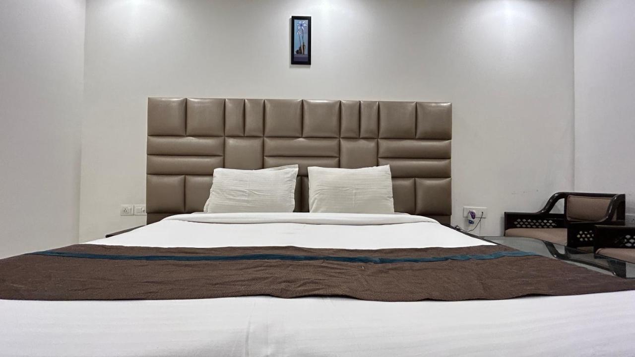 Park Studio Dlf Phase 2, Cyber City, Gurgaon Exteriör bild