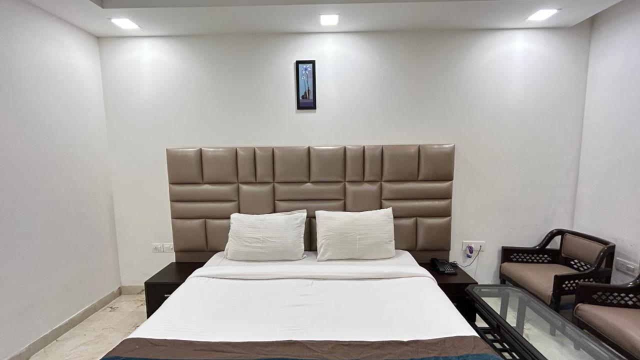Park Studio Dlf Phase 2, Cyber City, Gurgaon Exteriör bild