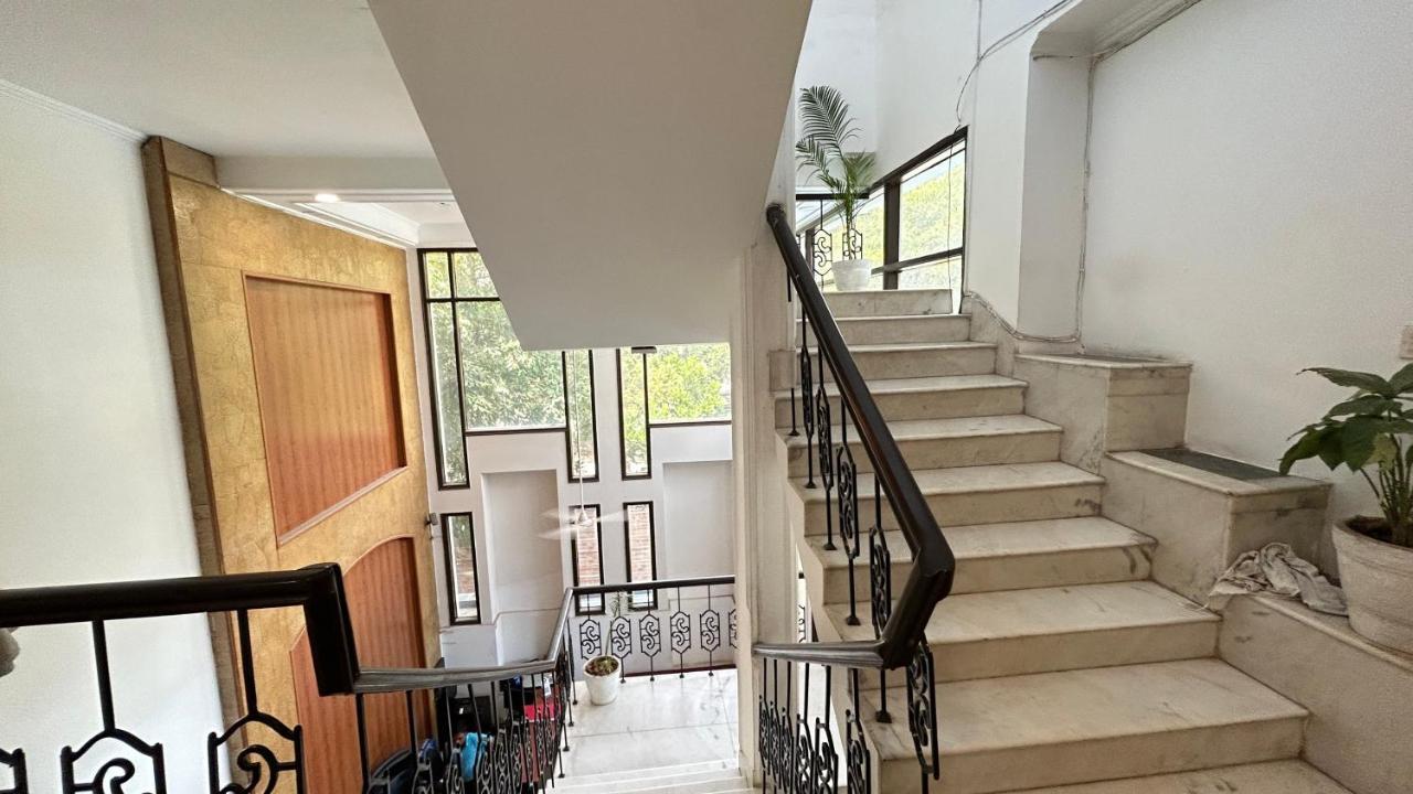 Park Studio Dlf Phase 2, Cyber City, Gurgaon Exteriör bild